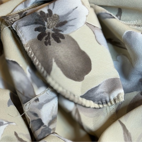 Alfred Dunmer Women’s floral print blouse with a smocked elastic hem. Size 16 - Picture 7 of 7